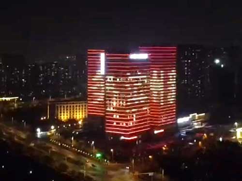 景觀(guān)亮化燈具選型避坑指南：LED、投光燈、線(xiàn)條燈如何搭配？